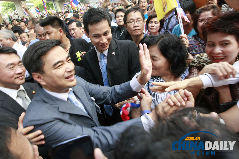 他信反對者抗議泰國特赦法案 與警察激烈沖突（圖）