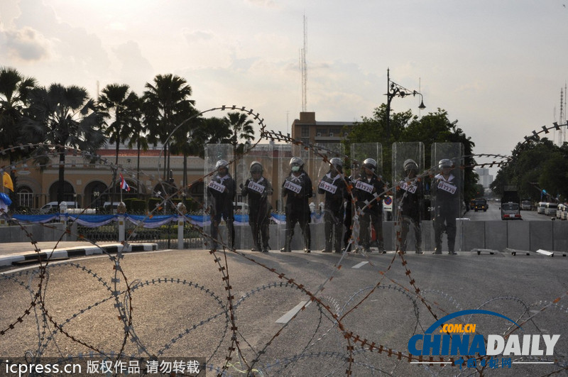 他信反對者抗議泰國特赦法案 與警察激烈沖突（圖）