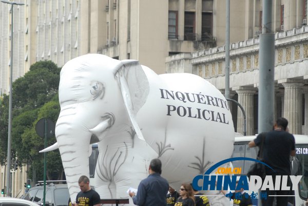 巴西聯(lián)邦警察收入低 罷工游行要求漲工資（組圖）