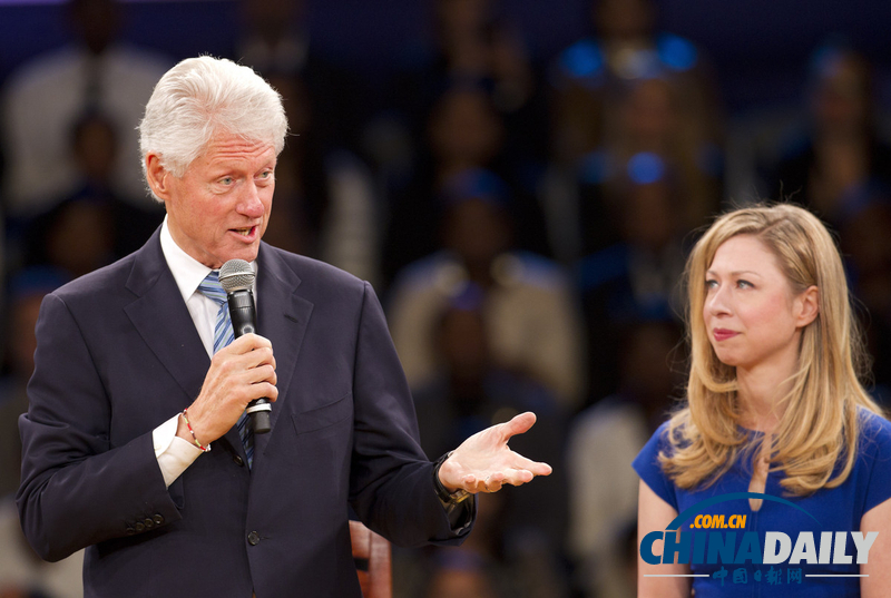 美國(guó)前總統(tǒng)克林頓攜女兒訪問(wèn)南非（高清組圖）