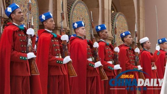 載摩洛哥皇家衛兵巴士掉進深谷 50多人死傷