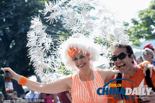 瑞士蘇黎世舉辦街頭游行 辣妹遍地熱情滿溢（組圖）