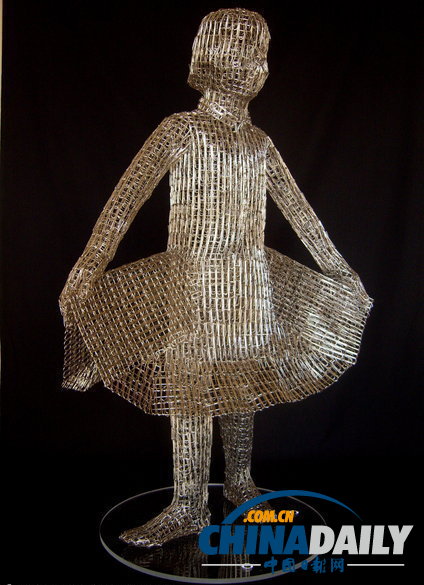 意大利藝術家打造“曲別針雕塑” 神奇手工挑戰不可能