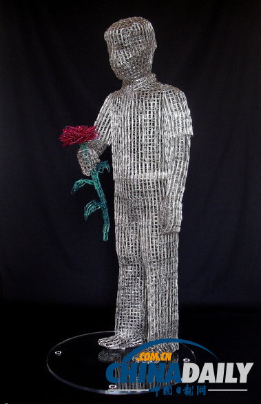 意大利藝術(shù)家打造“曲別針雕塑” 神奇手工挑戰(zhàn)不可能