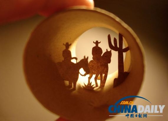 衛(wèi)生紙筒內(nèi)別有天地 法國藝術家紙筒內(nèi)打造精細小世界