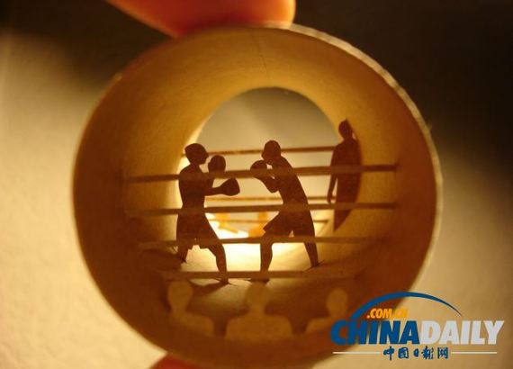 衛(wèi)生紙筒內(nèi)別有天地 法國藝術(shù)家紙筒內(nèi)打造精細(xì)小世界