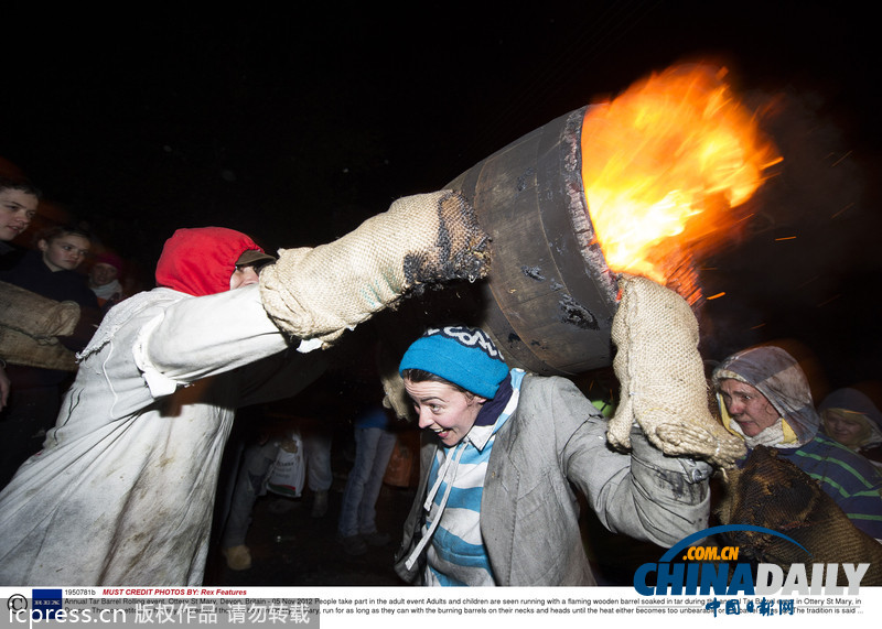 耳朵拔河、叼豬蹄、咬龍蝦 看各國另類民間比賽（組圖）