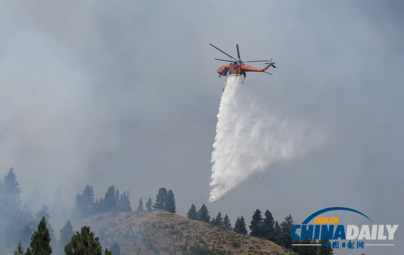 美高速公路遭雷擊 大火蔓延近500公里（組圖）