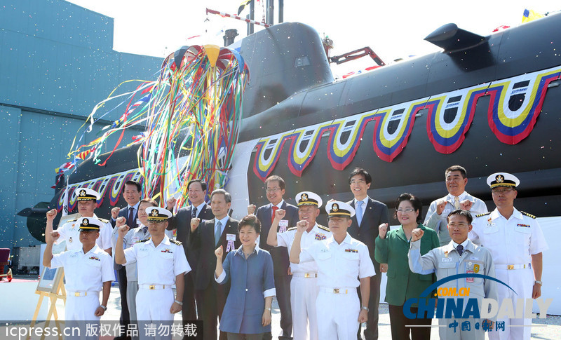 韓國總統樸槿惠出席“金佐鎮號”潛艇下水儀式(圖)