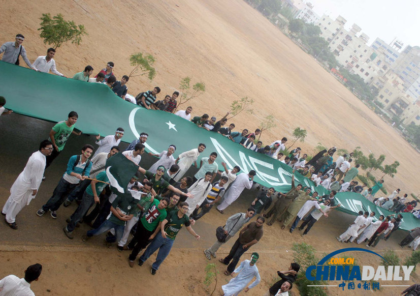 巴基斯坦迎來第66個獨立日 國旗熱賣 