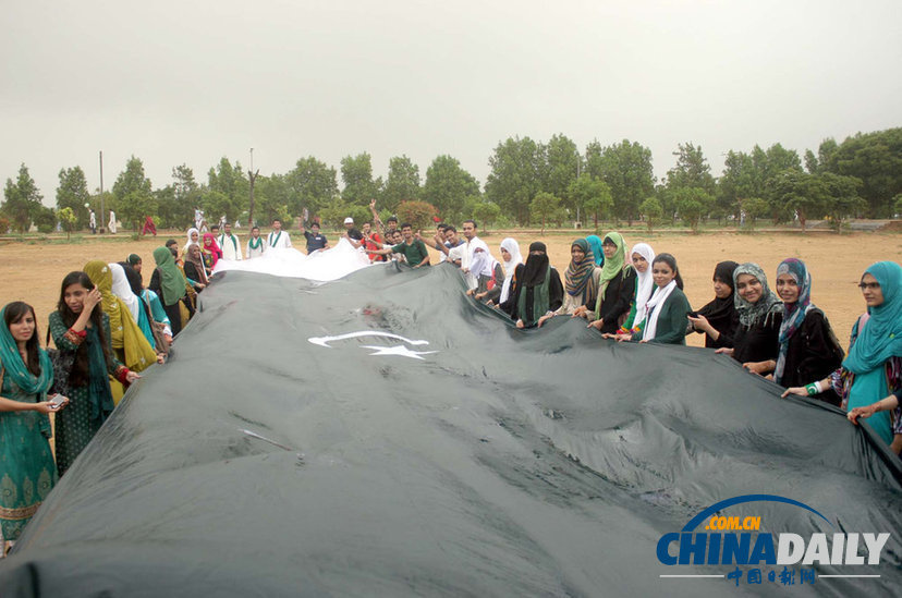 巴基斯坦迎來第66個獨立日 國旗熱賣 