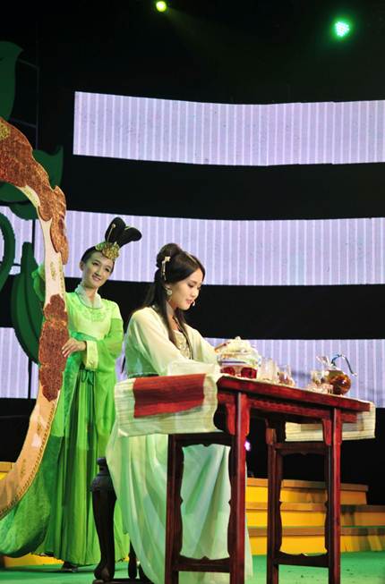 弘揚茶文化中國夢 演繹茶藝術(shù)中國美<BR>東方盛中國名茶大使福安坦洋工夫?qū)鲑悰Q賽華美上演