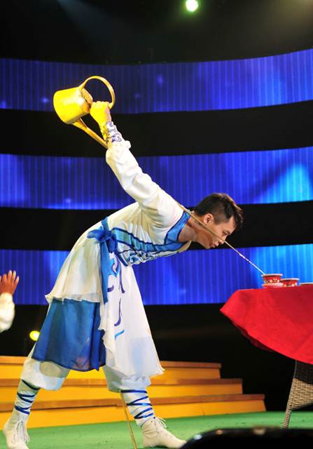 弘揚茶文化中國夢 演繹茶藝術(shù)中國美<BR>東方盛中國名茶大使福安坦洋工夫?qū)鲑悰Q賽華美上演