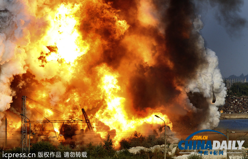 保加利亞液化氣罐車發(fā)生爆炸 導(dǎo)致12人受傷