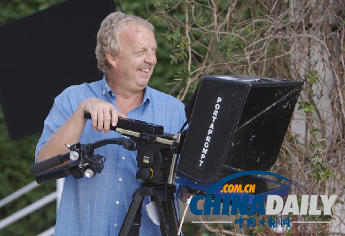 英國(guó)攝影師報(bào)道埃及局勢(shì)時(shí)中彈身亡