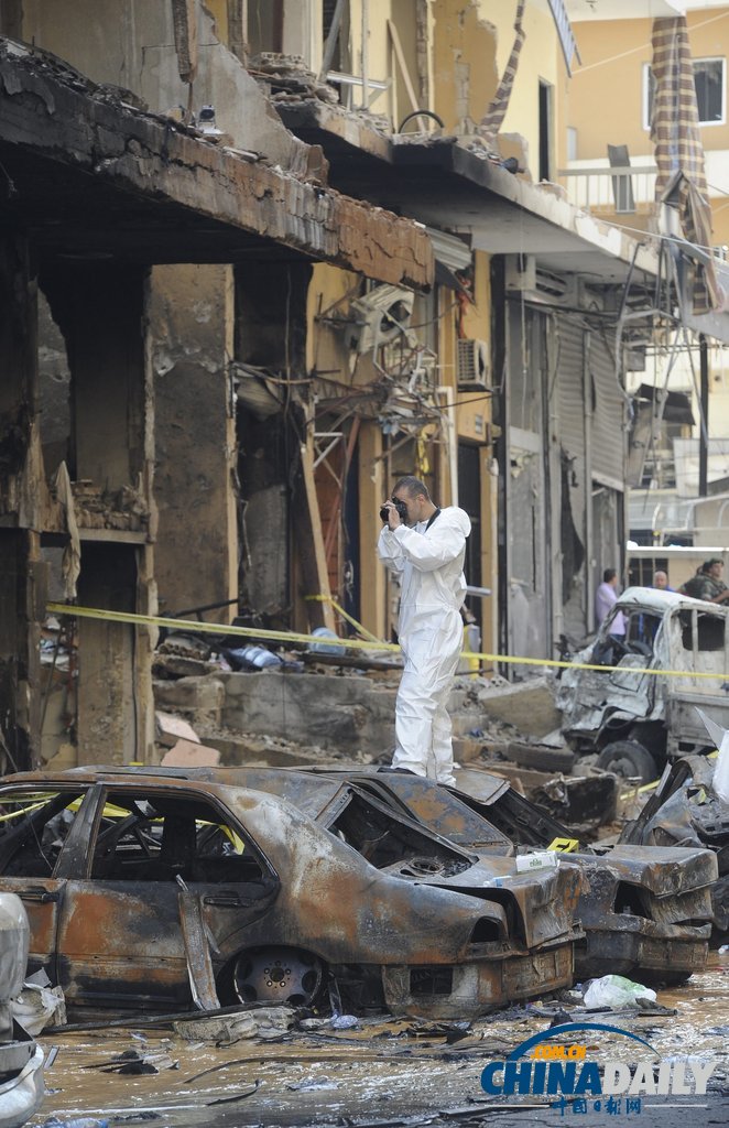 黎巴嫩政府調(diào)查爆炸現(xiàn)場(chǎng) 死傷300多人（高清組圖）