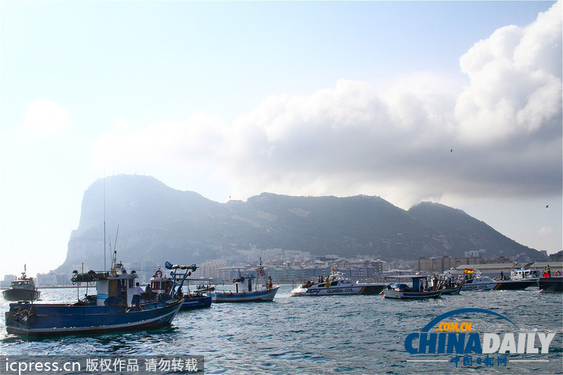 西班牙漁民赴直布羅陀爭議海域 抗議對方修建島礁（高清組圖）