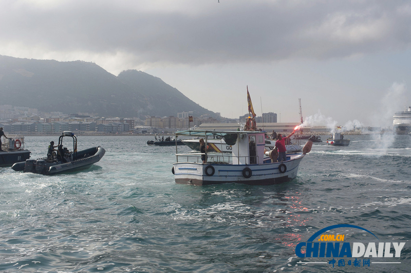 西班牙漁民赴直布羅陀爭議海域 抗議對方修建島礁（高清組圖）