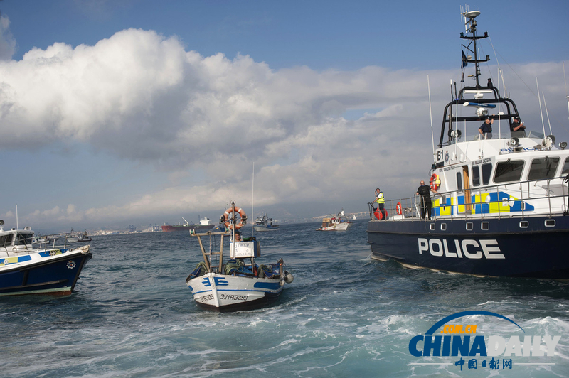 西班牙漁民赴直布羅陀爭議海域 抗議對方修建島礁（高清組圖）