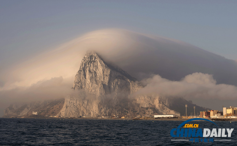 西班牙漁民赴直布羅陀爭議海域 抗議對方修建島礁（高清組圖）
