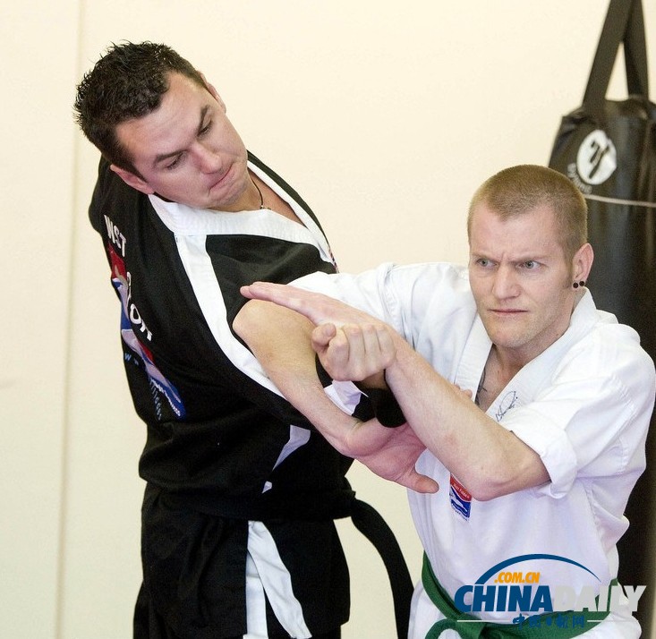 英現實版楊過“獨腿大俠” 首獲紅帶資格（組圖）