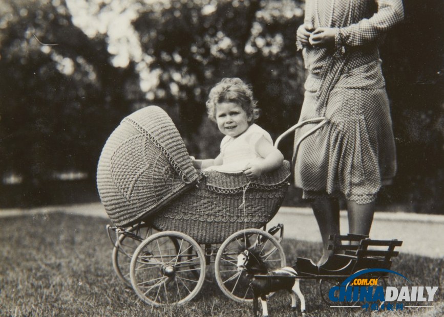 伊麗莎白女王童年照曝光 戀馬情結從小展現（圖）