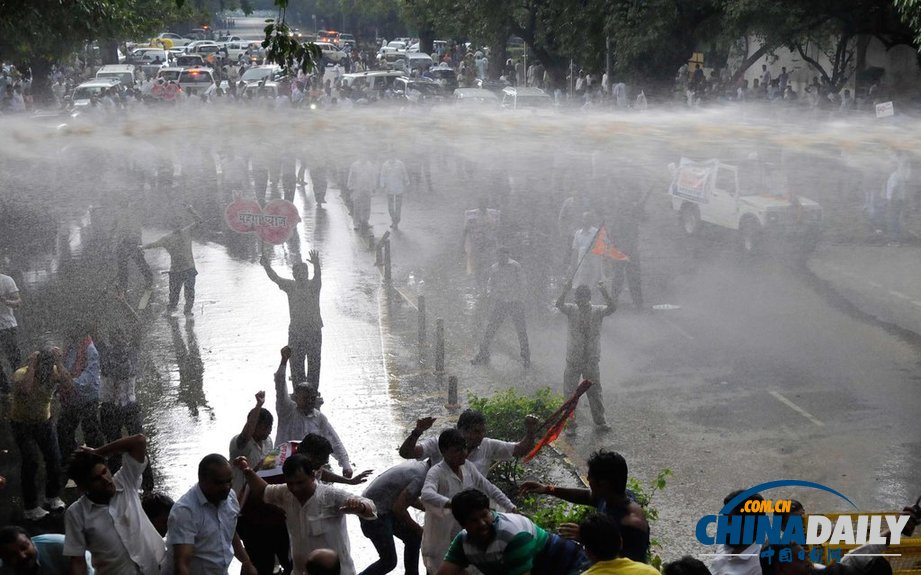 印度反對黨活動家抗議執政黨食品安全項目 遭警方暴力驅散（組圖）