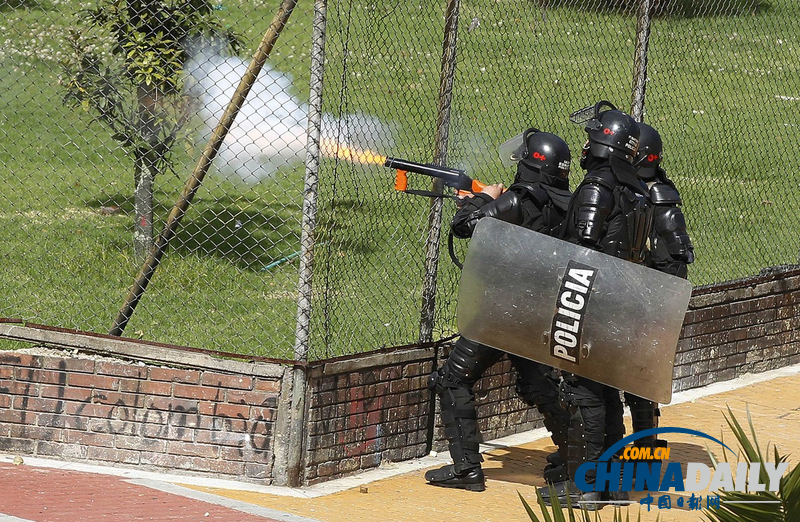 哥倫比亞全國大罷工要求下調汽油價格 引發(fā)警民沖突（組圖）