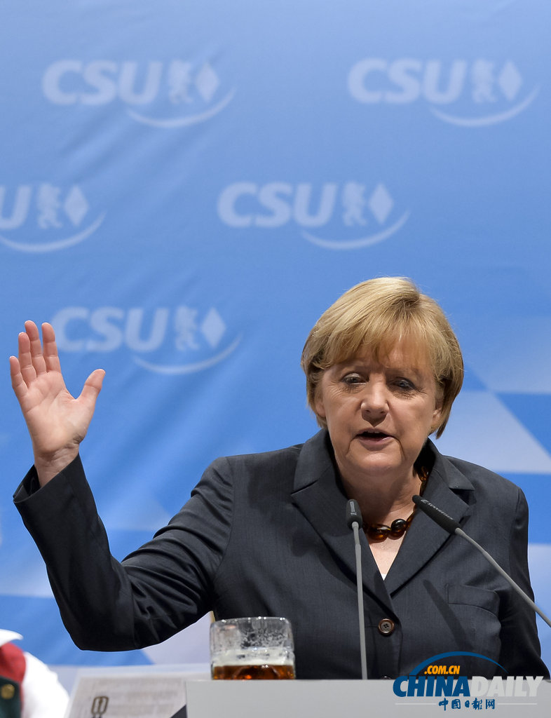 德國總理默克爾出席選舉活動 現場豪飲啤酒（高清組圖）