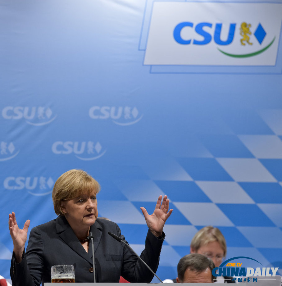 德國總理默克爾出席選舉活動(dòng) 現(xiàn)場豪飲啤酒（高清組圖）