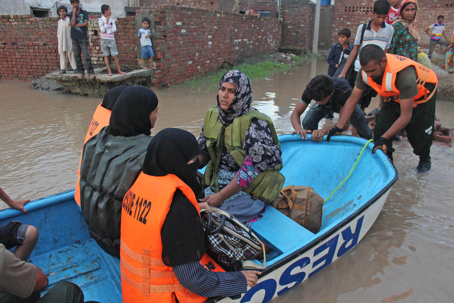 巴基斯坦洪災已致至少118人死亡 軍隊幫助災民轉移（組圖）