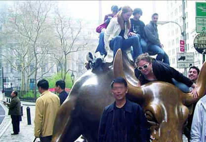 盤點被愛不釋手的雕塑 游客愛合照尷尬部位總被襲