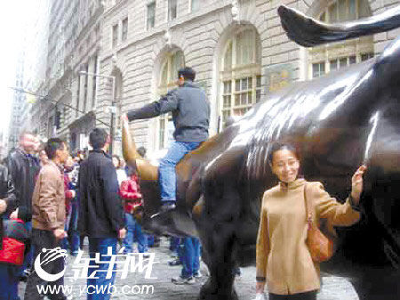 盤點被愛不釋手的雕塑 游客愛合照尷尬部位總被襲