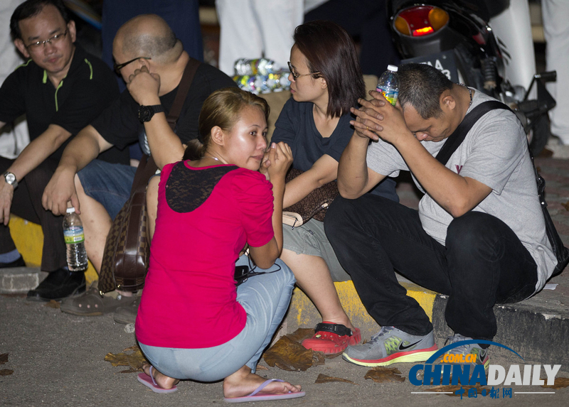 馬來(lái)西亞公交車墜崖已致33人死亡 其中24名華人（高清組圖）