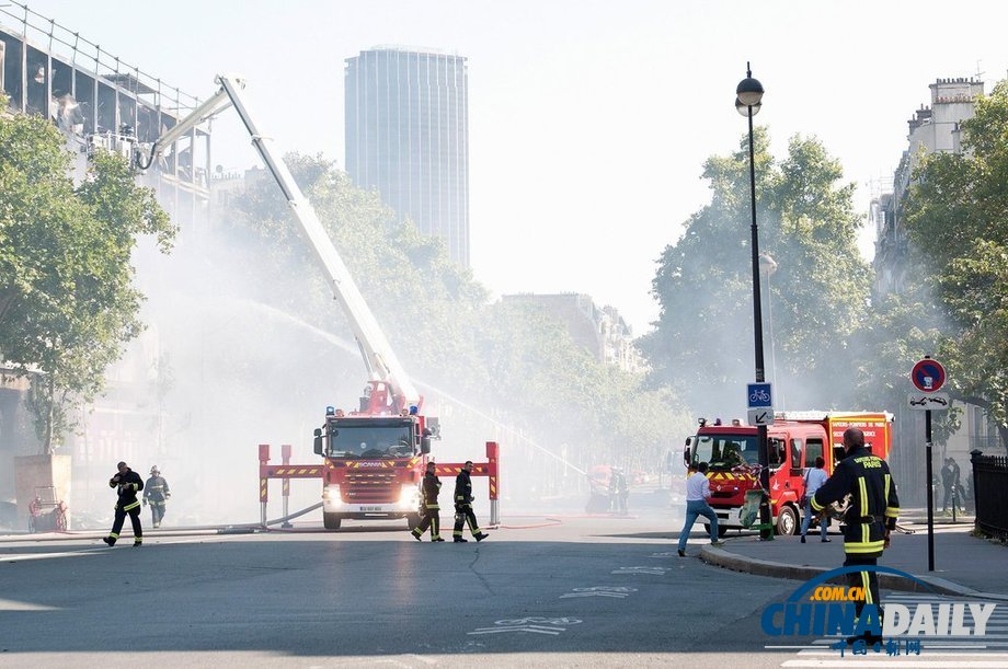 法國巴黎一高檔酒店突發(fā)大火 原因不詳（高清組圖）