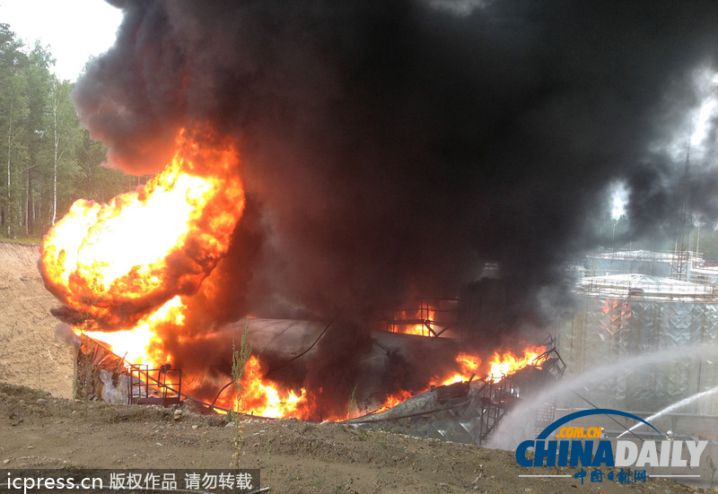 俄羅斯儲備油庫突發大火 約400名員工緊急撤離（組圖）