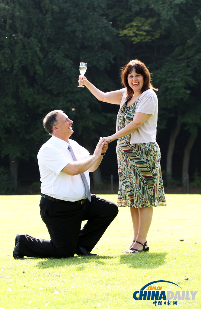 英情侶中近668萬英鎊大獎 男子獲勇氣向女友求婚