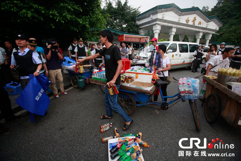 廣州上百城管穿防刺背心高調執法(高清組圖)