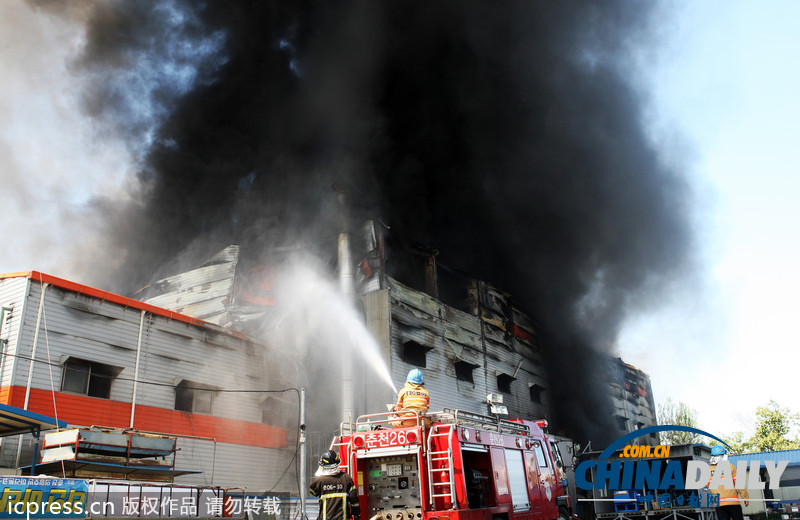 韓國工廠發生大火 冒出滾滾有毒黑色濃煙（圖）