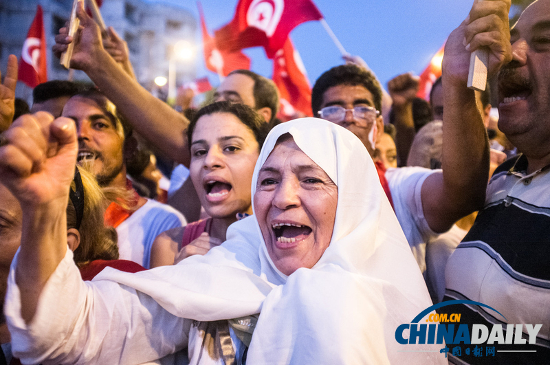 突尼斯爆發(fā)大游行要求政府下臺