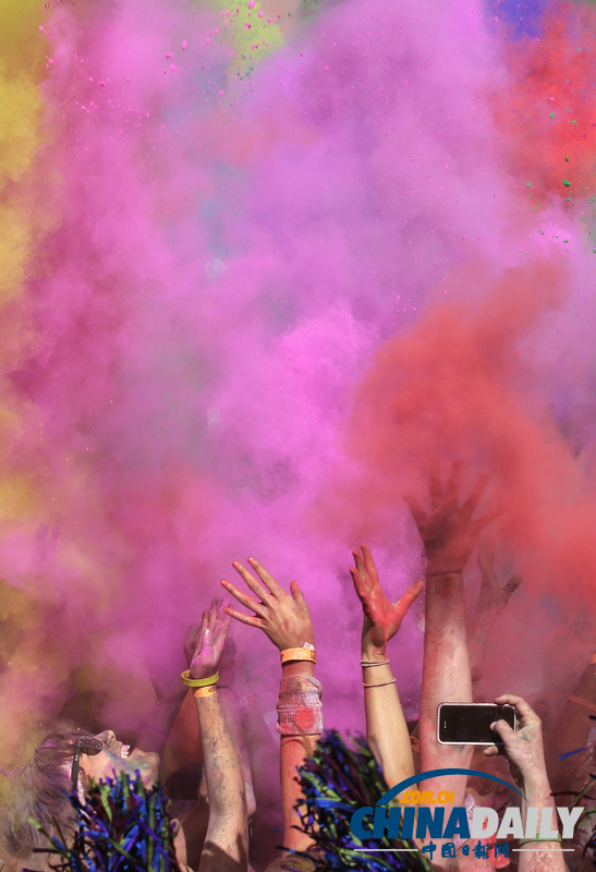 澳大利亞舉行色彩賽跑活動 五彩繽紛其樂無窮