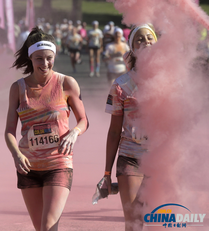 澳大利亞舉行色彩賽跑活動(dòng) 五彩繽紛其樂無窮