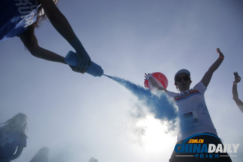 澳大利亞舉行色彩賽跑活動(dòng) 五彩繽紛其樂無窮