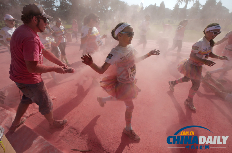 澳大利亞舉行色彩賽跑活動(dòng) 五彩繽紛其樂(lè)無(wú)窮