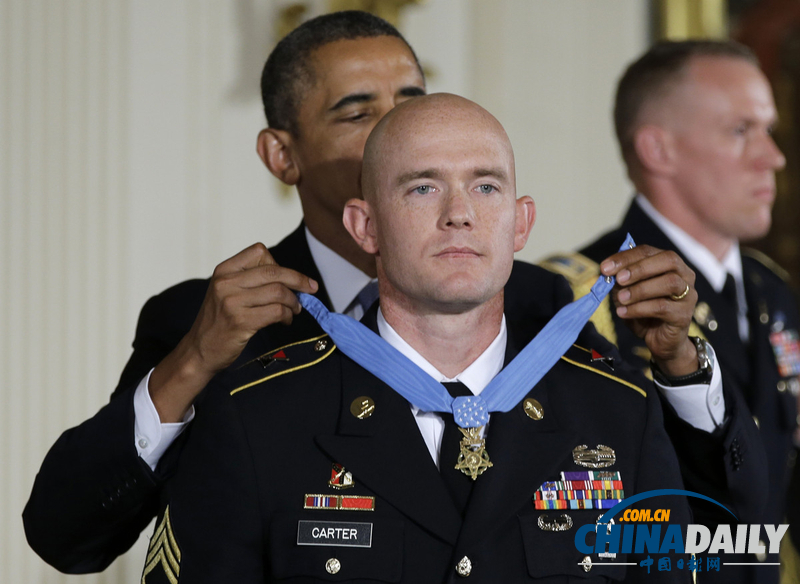 奧巴馬為美國大兵頒發榮譽獎章 贊其阿富汗行動中勇敢