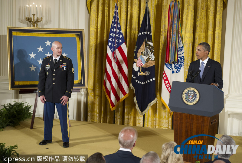 奧巴馬為美國大兵頒發榮譽獎章 贊其阿富汗行動中勇敢