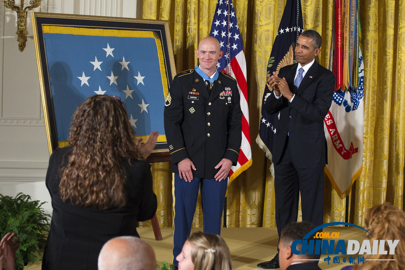 奧巴馬為美國大兵頒發榮譽獎章 贊其阿富汗行動中勇敢