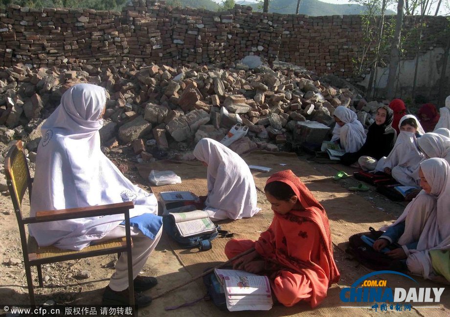 廢墟、馬路 上學之夢如此美好如此奢侈（組圖）