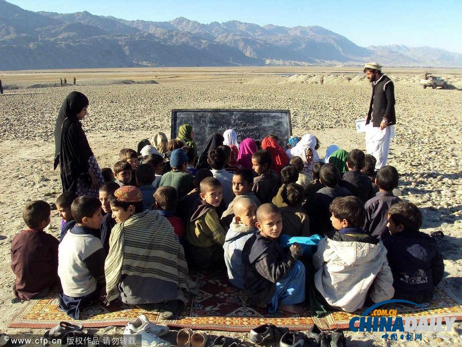 廢墟、馬路 上學之夢如此美好如此奢侈(組圖)