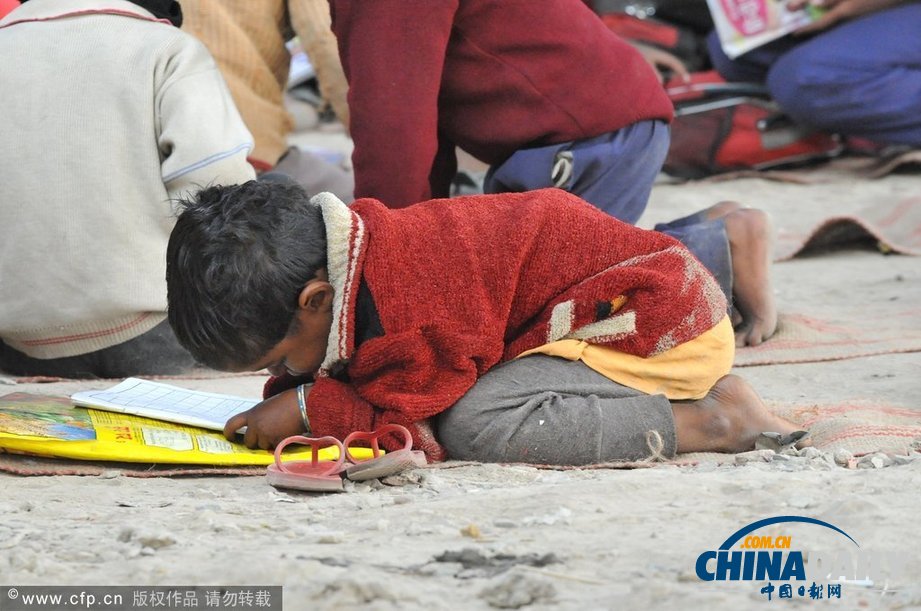 廢墟、馬路 上學之夢如此美好如此奢侈（組圖）